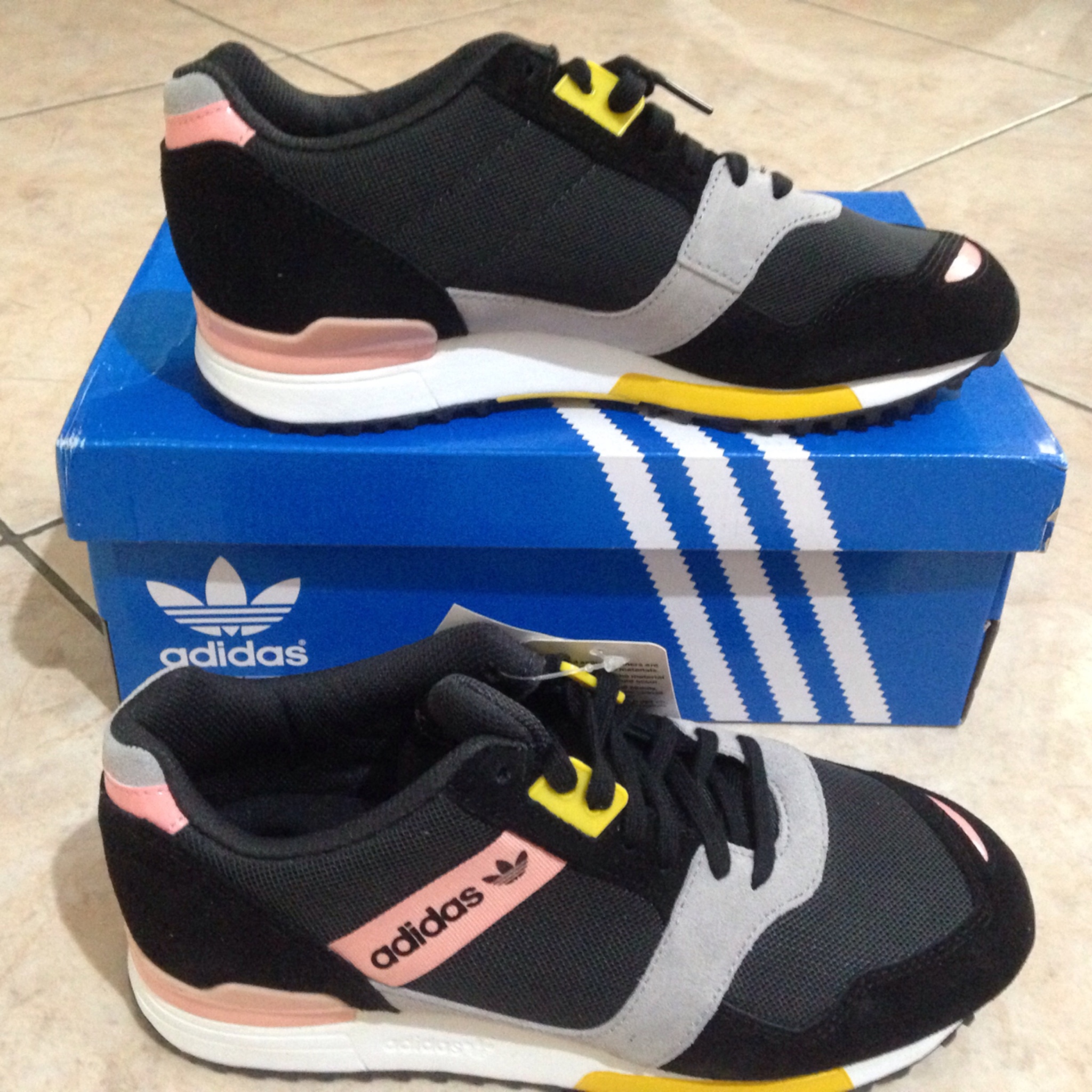 sepatu adidas zx 700